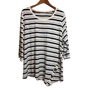 89th + Madison Plus 3X‎ 3/4 Sleeve Top w/Button Accent Striped Pullover